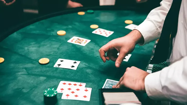Quels sont les points communs entre le poker et le blackjack?
